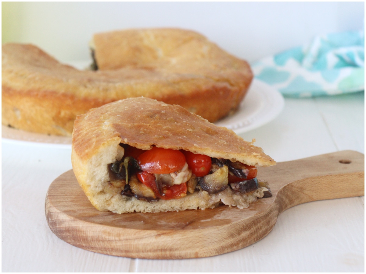 Pizza ripiena di melanzane