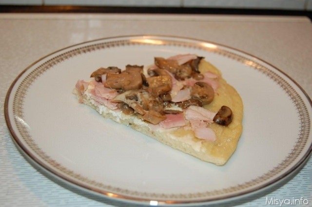 Pizza bianca prosciutto e funghi