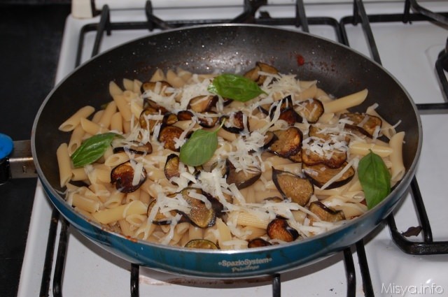 prepara pasta alla norma