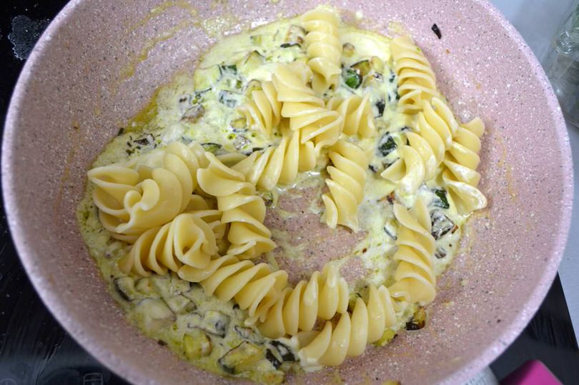 aggiungere pasta