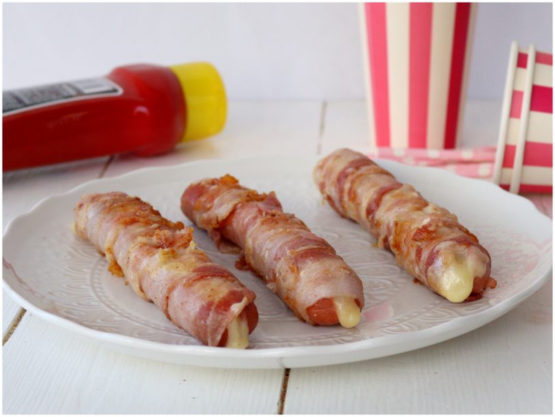 Wurstel farciti con formaggio e bacon
