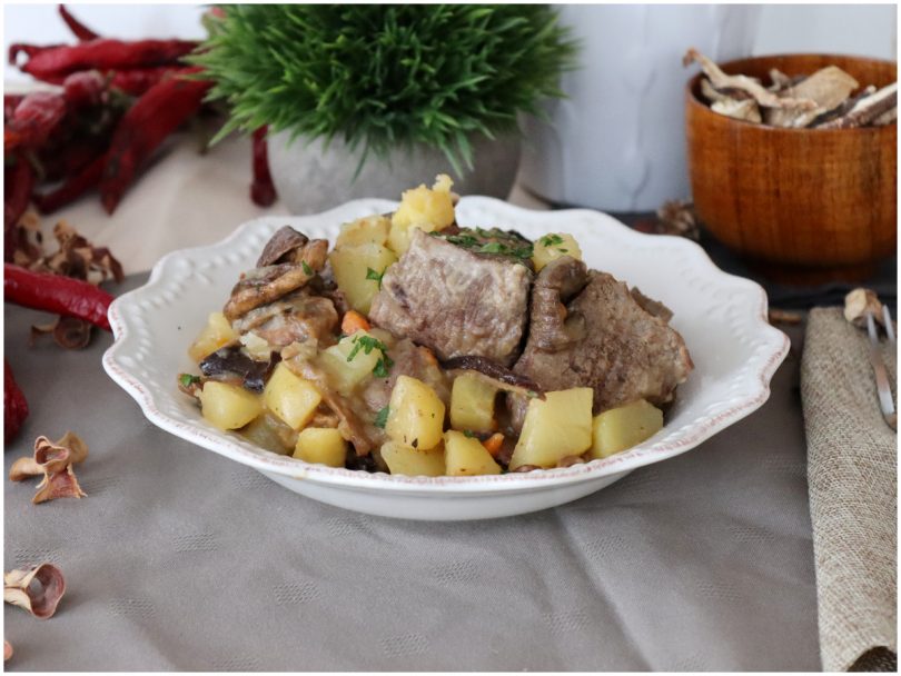 Spezzatino con patate e funghi