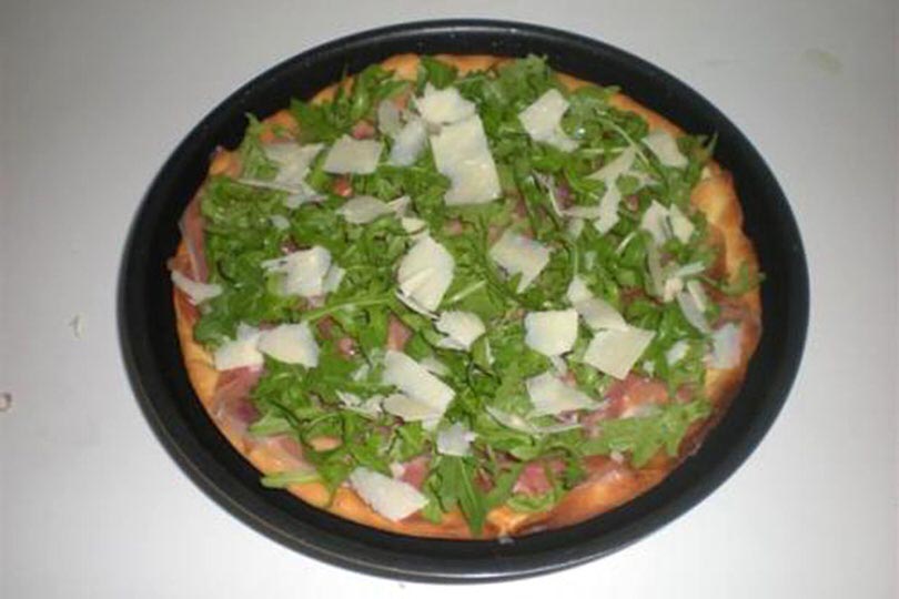 Pizza prosciutto crudo, rucola e parmigiano