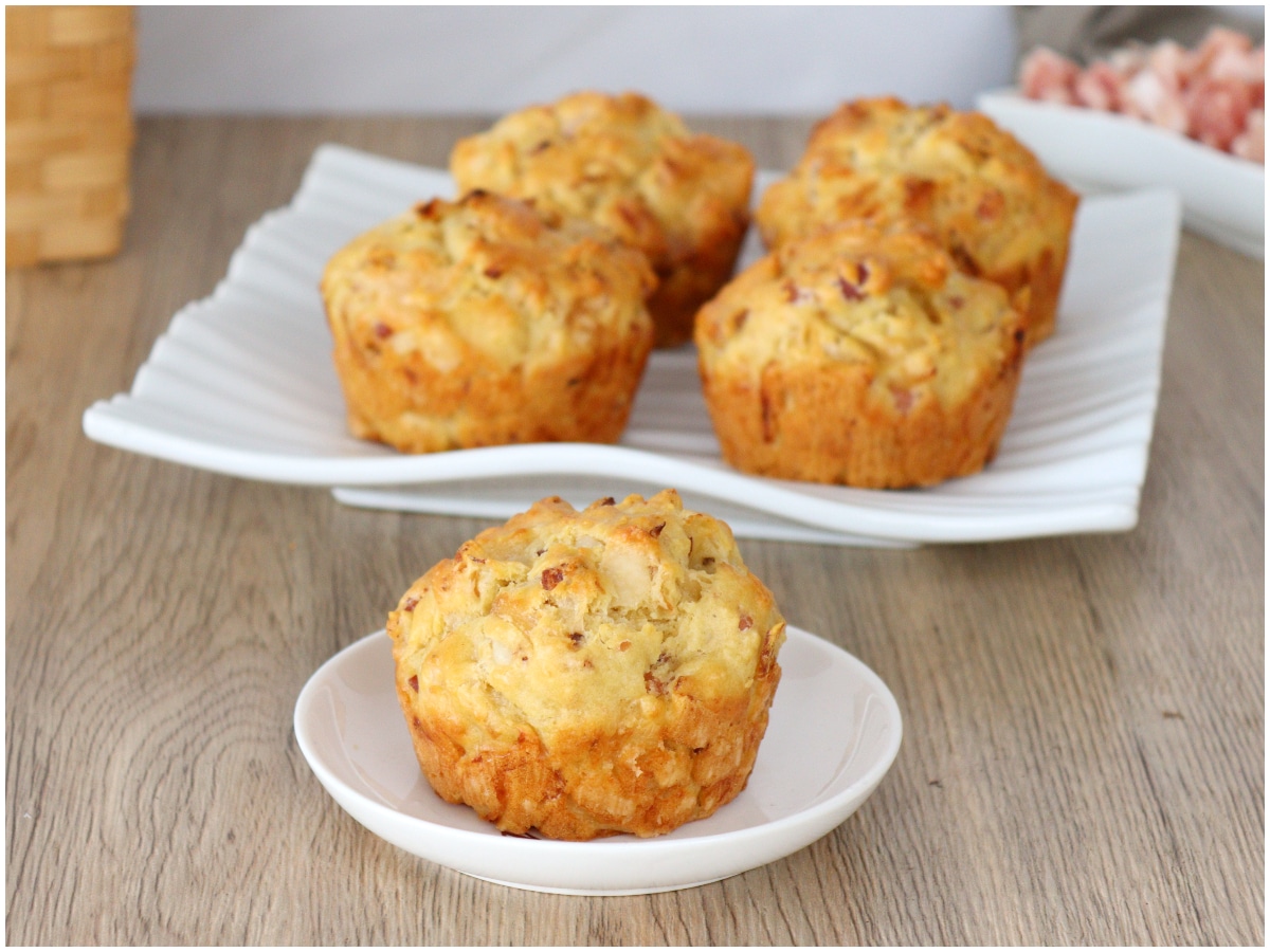 Muffin salati con cipolle e pancetta
