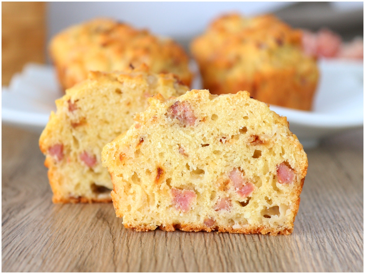 Muffin salati con cipolle e pancetta