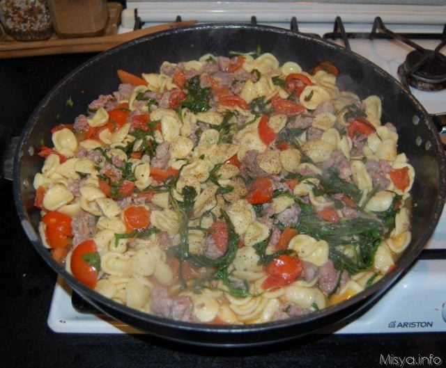 orecchiette-salsicce-rucola-pomodorini