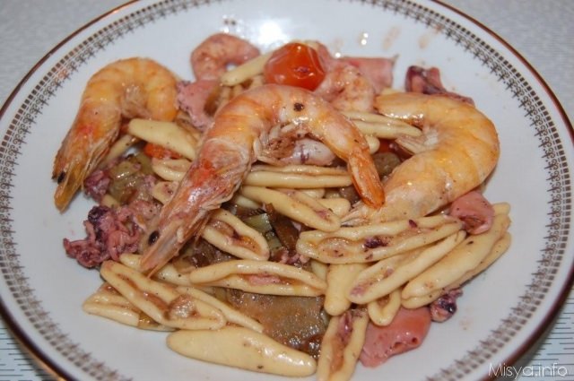 Strascinati seppioline gamberi e carciofi