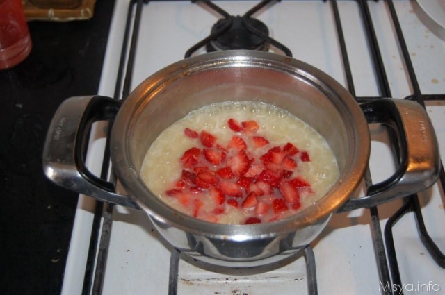 preparazione-risotto-fragole