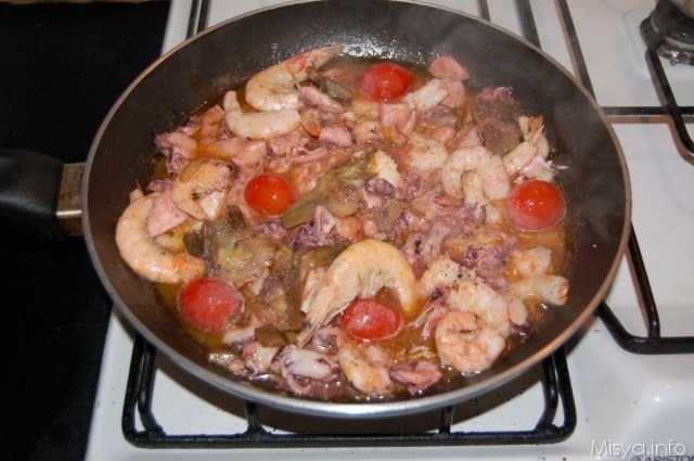 sugo-seppioline gamberi e carciofi