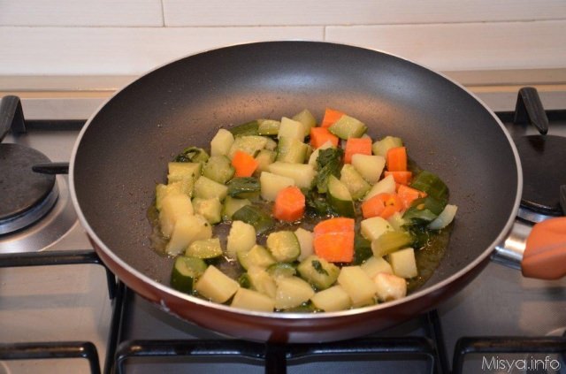 verdure salatate in padella
