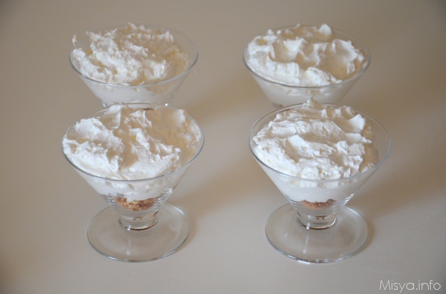 coppette con mousse allo yogurt