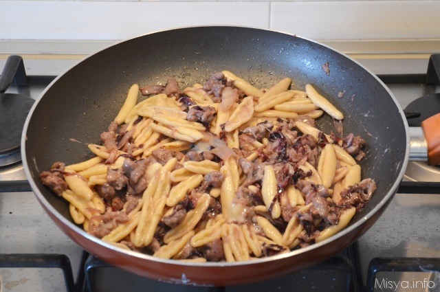 pasta con radicchio e taleggio