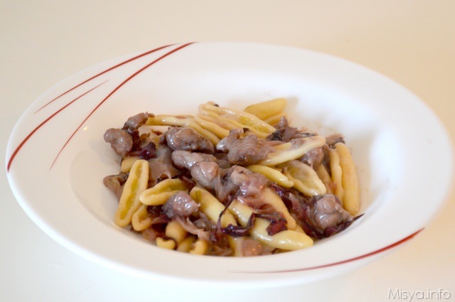 Pasta radicchio e salsiccia