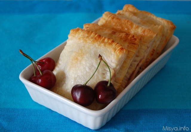 Fagottini con ricotta e ciliegie