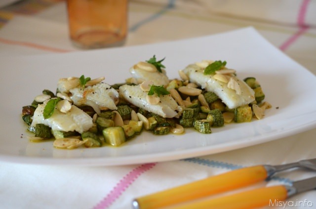 filetti di platessa con zucchine emandorle