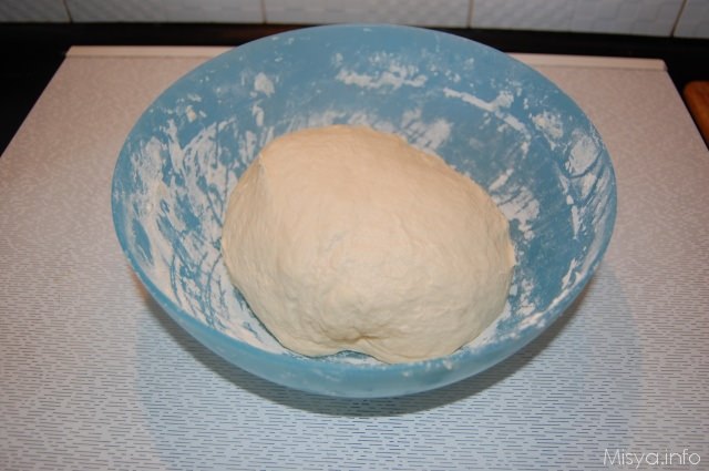 impasto pizza con uovo