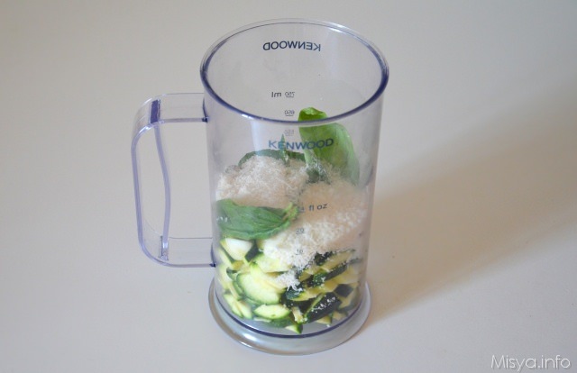 preparazione pesto zucchine