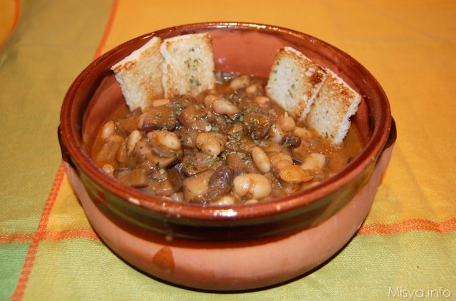 Zuppa di funghi e fagioli