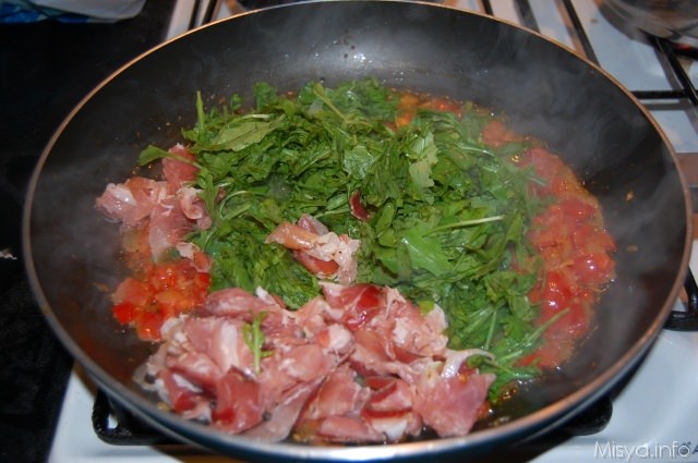 sugo prosciutto e rucola