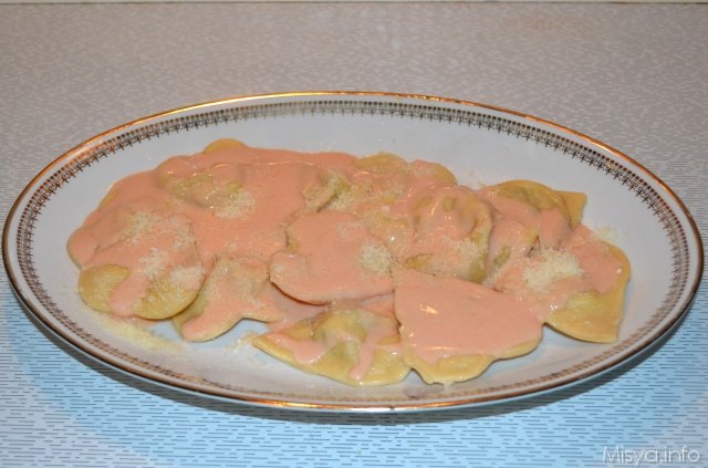 ravioli ripieni di ricotta e funghi