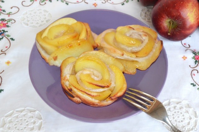 Rose di mele e pasta sfoglia