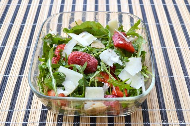 Insalata di fragole e rucola