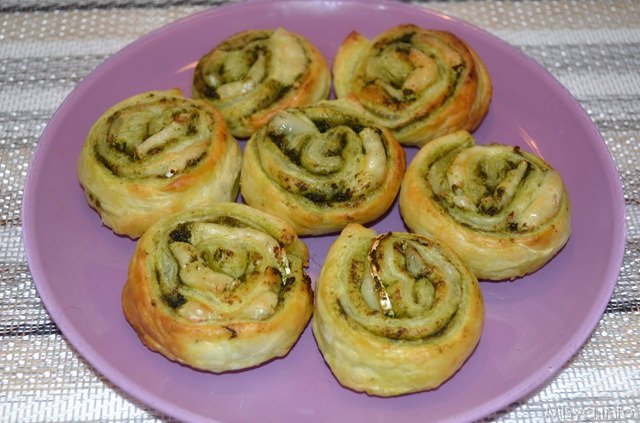 Girelle sfoglia pesto e brie