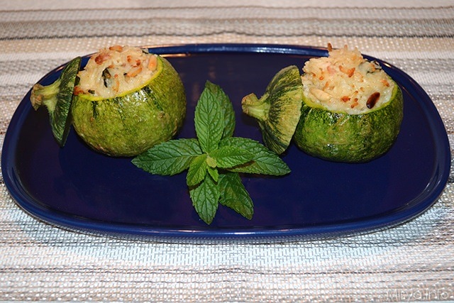 Zucchine tonde ripiene di riso