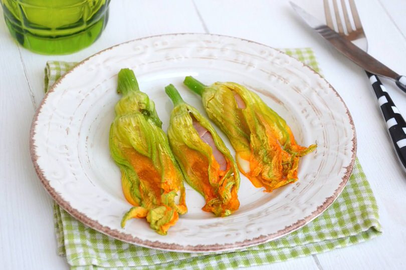 Fiori di zucca ripieni al forno