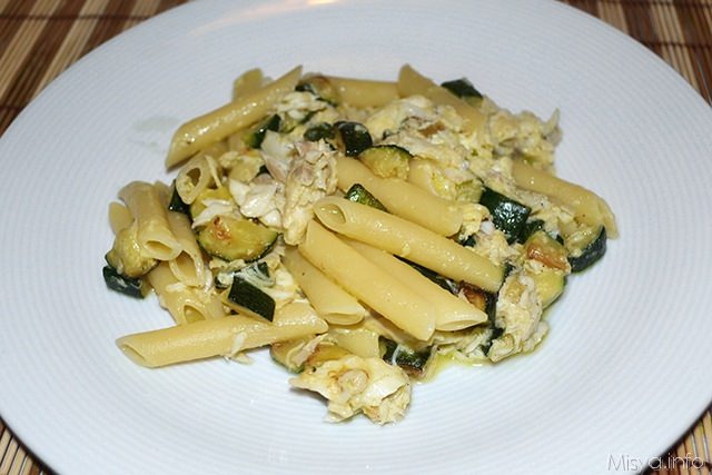 Penne con carbonara di zucchine e spigola