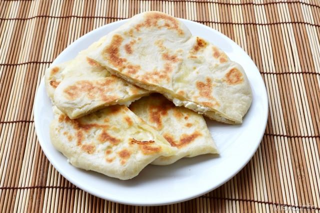 Pane naan al formaggio