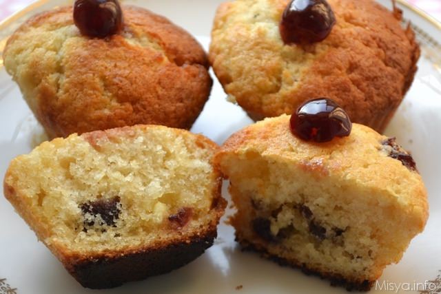 Muffin con cioccolato bianco e amarene
