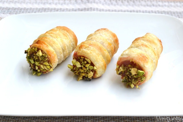 Cannoncini con crema al vino