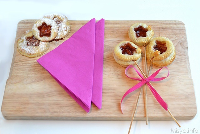Dolcetti di pasta sfoglia e marmellata