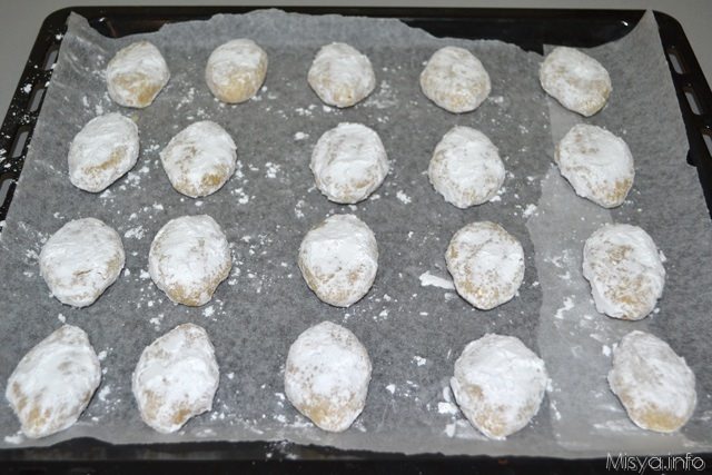 12 ricciarelli