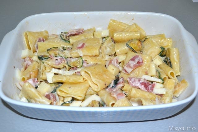 Pasta al forno con zucchine e speck 8