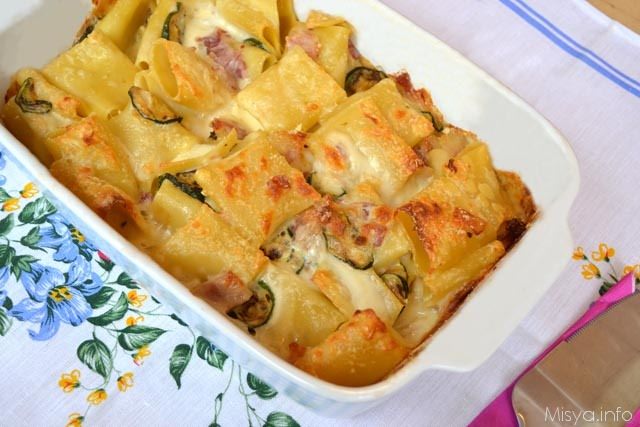 Paccheri al forno con zucchine e pancetta
