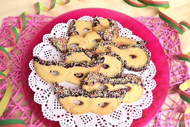 Maschere di carnevale di pasta frolla