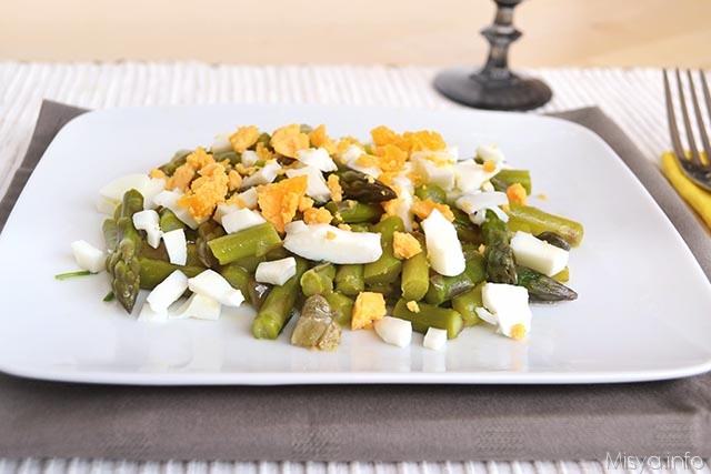 Insalata di asparagi e uova
