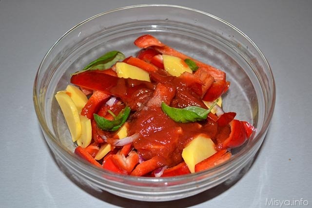 Peperoni patate e salsiccia 3