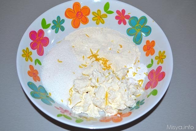 Biscotti ricotta e fragole 1