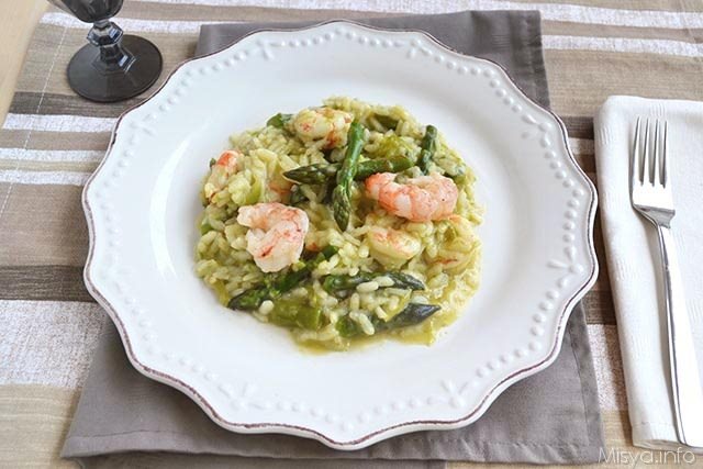 Risotto con asparagi e gamberi