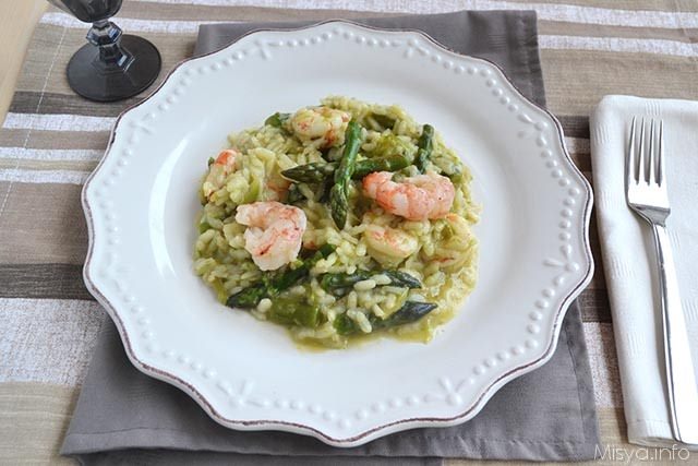 Risotto con asparagi e gamberi
