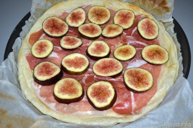 Sfogliata di fichi e prosciutto crudo 7
