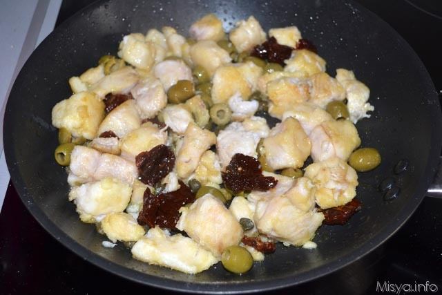 Bocconcini di pesce persico con olive e capperi 9