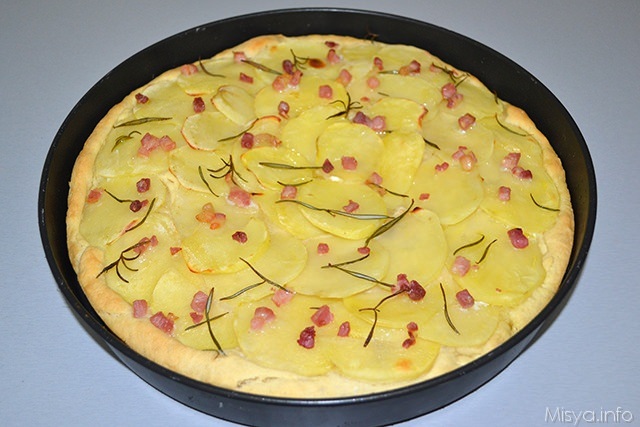 Focaccia con patate e pancetta 16