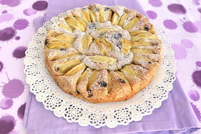 Torta di mele e uvetta