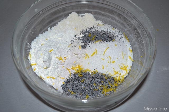2 Muffin al limone e semi di papavero