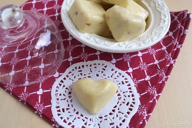 Fudge al cioccolato bianco e mandorle