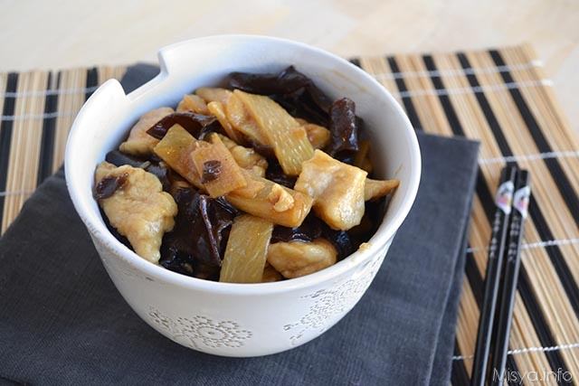 Pollo con funghi e bambù